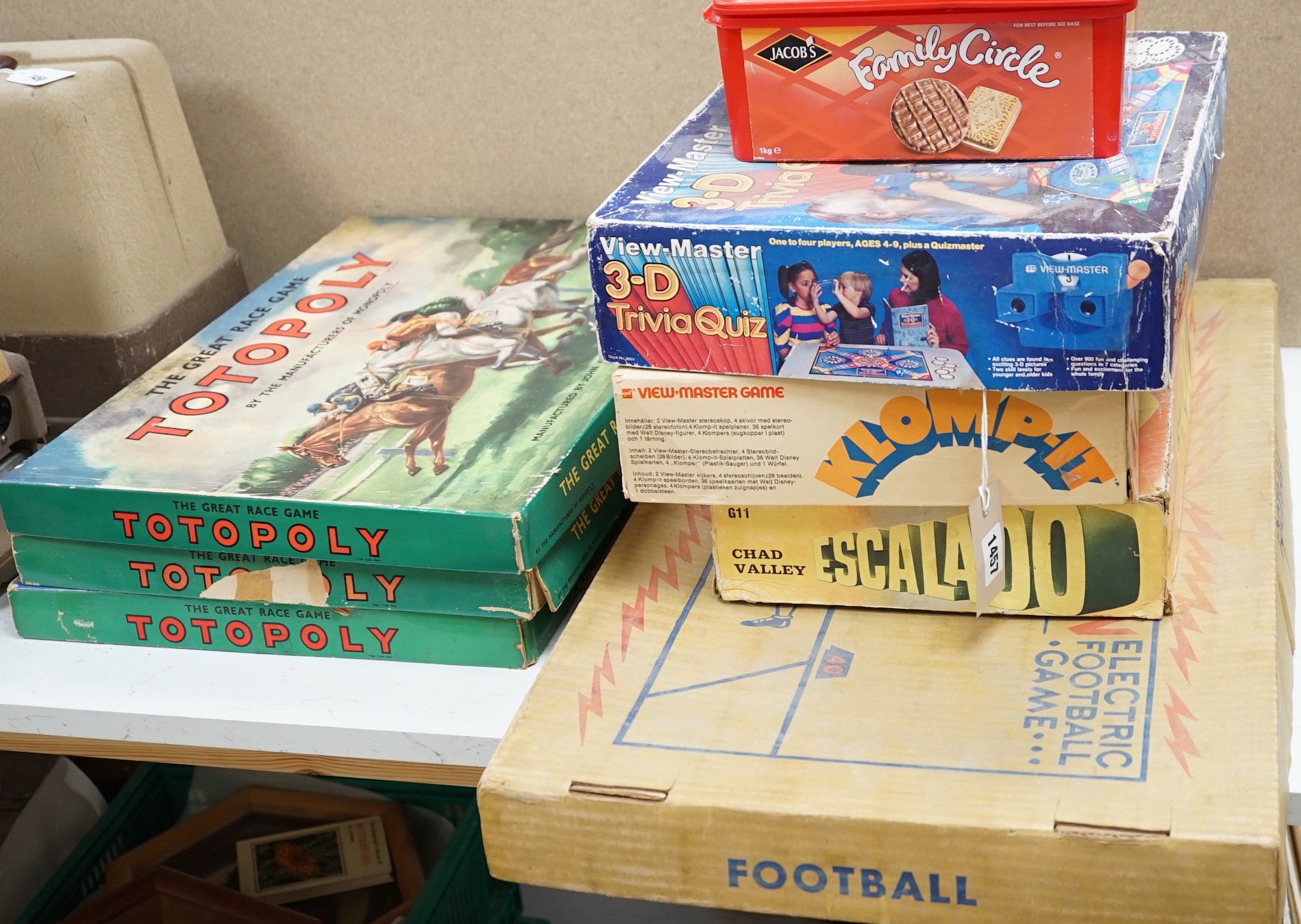 Boxed vintage games - a View-Master 3-D trivia quiz game, a 1970s Belgian market View-Master Klomp-It game, three Waddington’s Totopoly great race games, Chad Valley Escalado game and a Tudor Tru-action electric football
